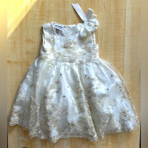 Blueberi Boulevard Gold Embroidered Sleeveless Formal Dress in White - 18 Months